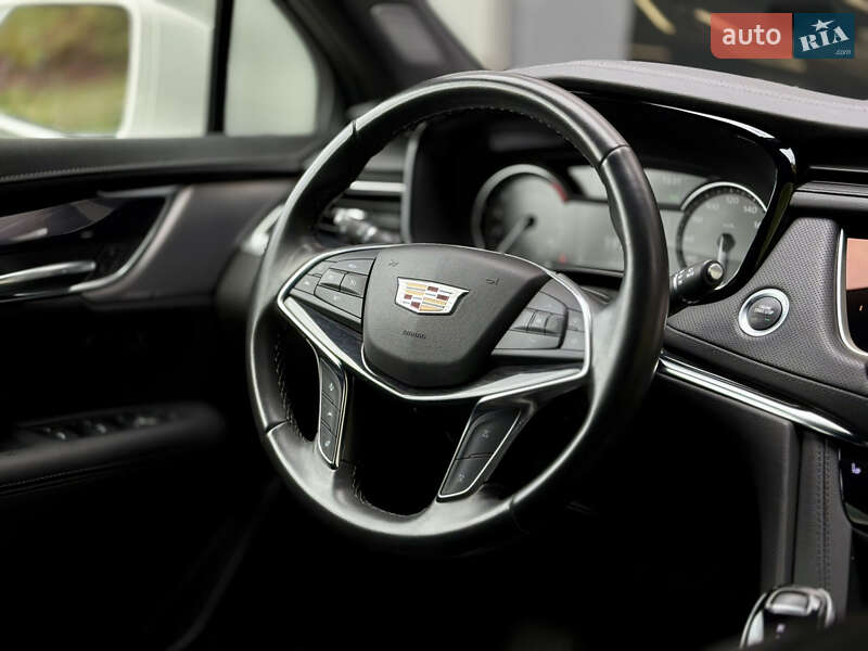 Внедорожник / Кроссовер Cadillac XT5 2021 в Харькове
