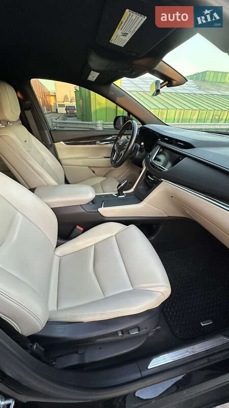 Внедорожник / Кроссовер Cadillac XT5 2018 в Киеве