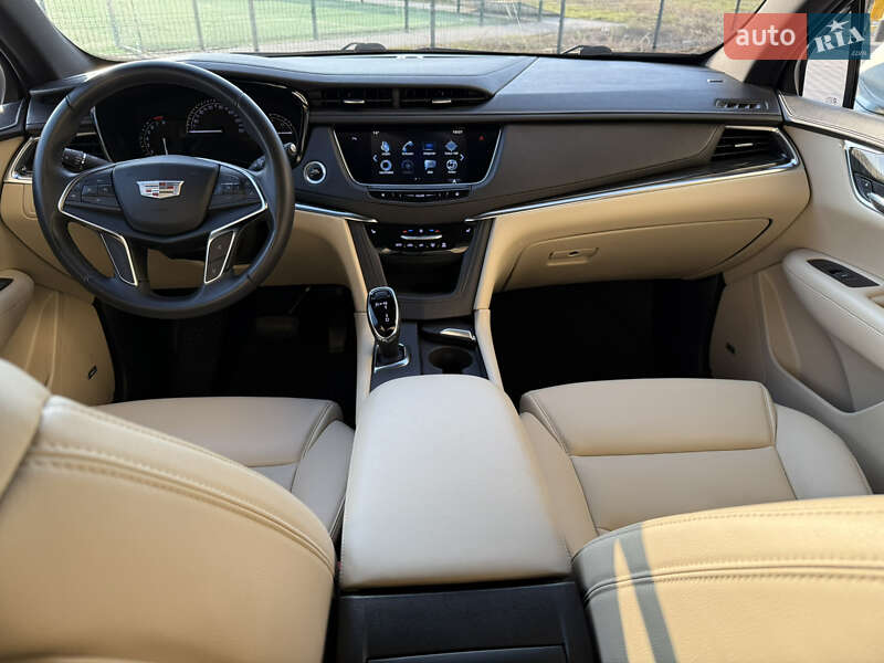 Внедорожник / Кроссовер Cadillac XT5 2017 в Виннице