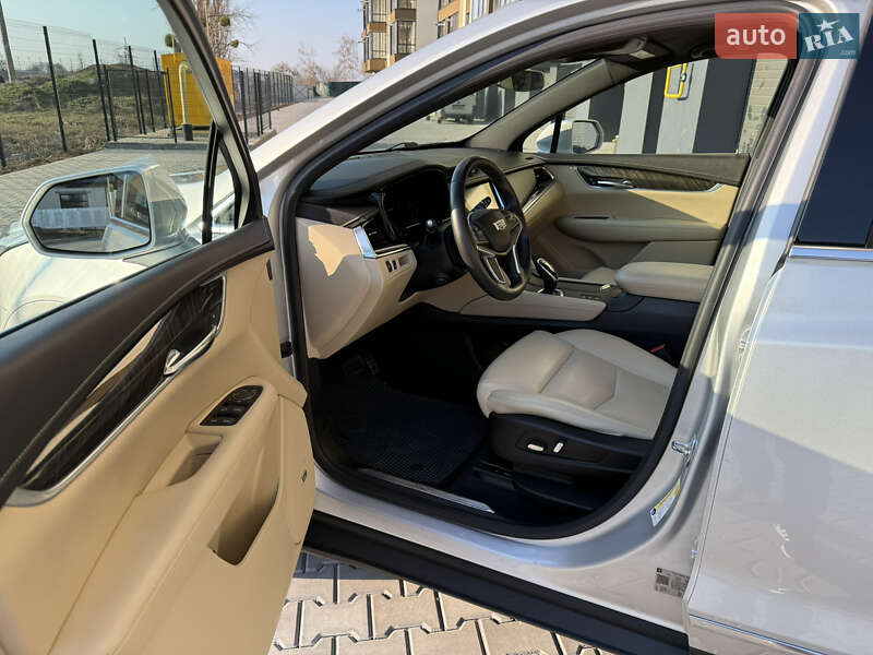 Внедорожник / Кроссовер Cadillac XT5 2017 в Виннице