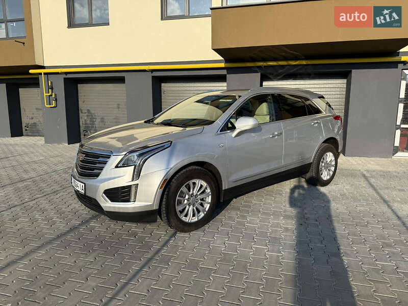Внедорожник / Кроссовер Cadillac XT5 2017 в Виннице