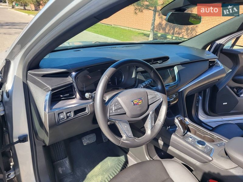 Внедорожник / Кроссовер Cadillac XT5 2020 в Измаиле