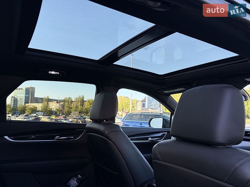 Внедорожник / Кроссовер Cadillac XT5 2019 в Запорожье