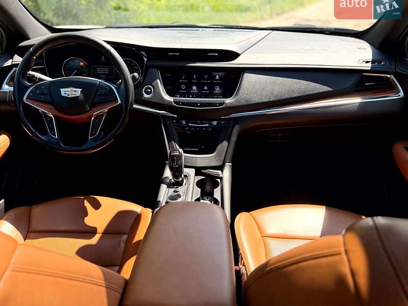 Внедорожник / Кроссовер Cadillac XT5 2020 в Киеве