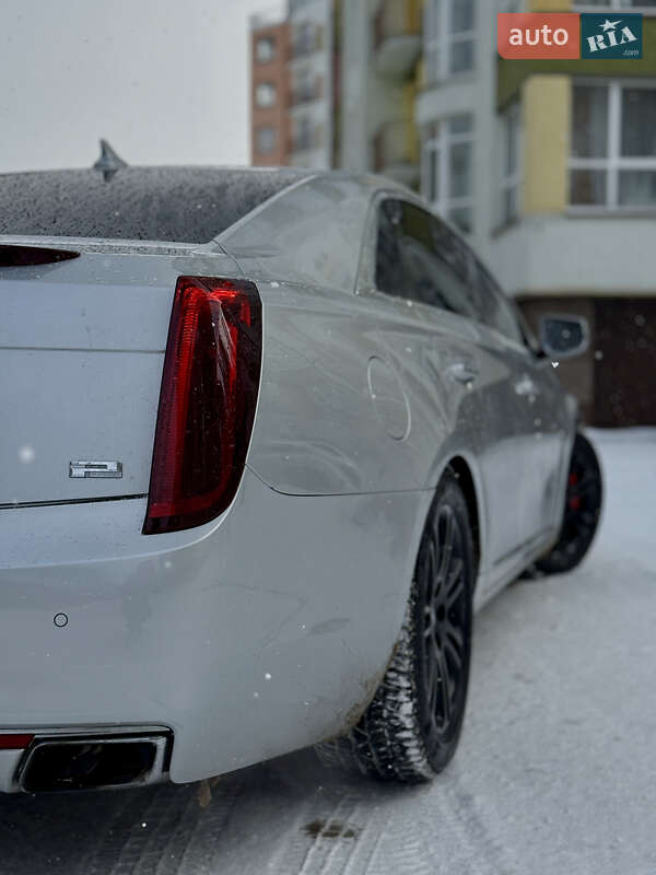 Седан Cadillac XTS 2012 в Івано-Франківську