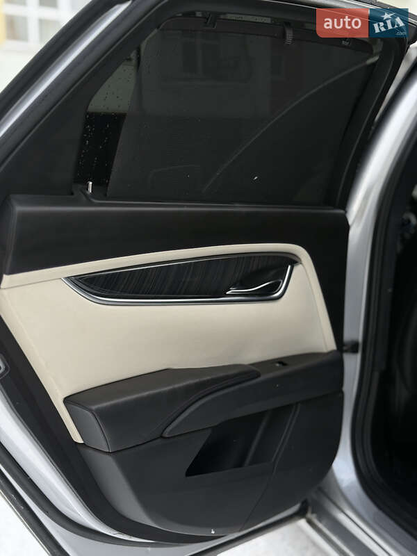 Седан Cadillac XTS 2012 в Івано-Франківську