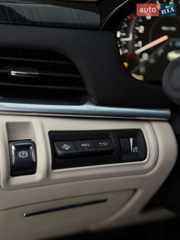 Седан Cadillac XTS 2012 в Івано-Франківську