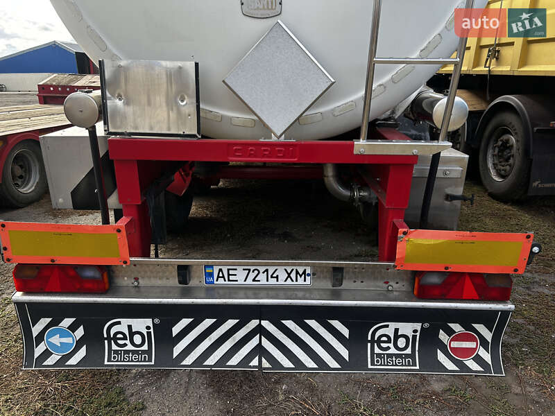 Цистерна напівпричіп Cardi 39S3 2005 в Павлограді