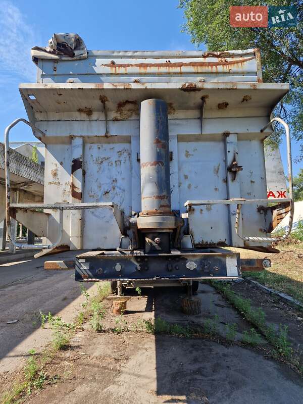 Самосвал полуприцеп Carnehl CHKS 1995 в Черкассах