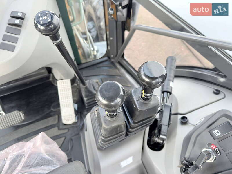 Экскаватор погрузчик Case Construction 580ST 2025 в Киеве фото 7 Экскаватор погрузчик Case Construction 580ST 2025 в Киеве