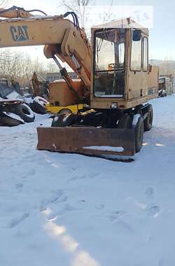 Колесный экскаватор Caterpillar 206 1993 в Сколе
