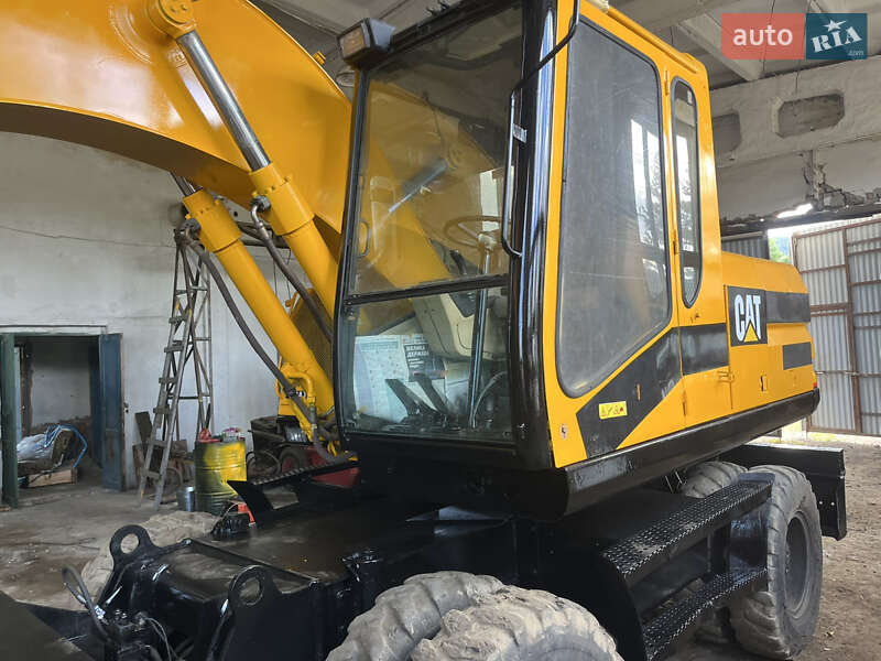 Колесный экскаватор Caterpillar 315 2001 в Косове