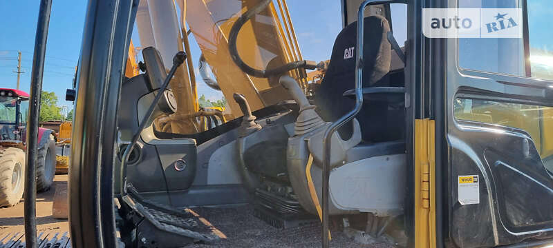 Гусеничний екскаватор Caterpillar 320 2009 в Одесі