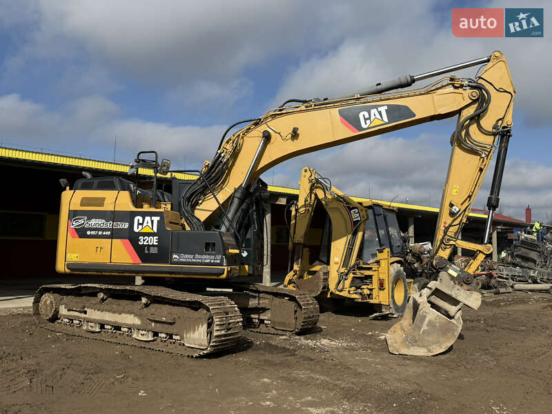 Гусеничный экскаватор Caterpillar 320 2014 в Одессе
