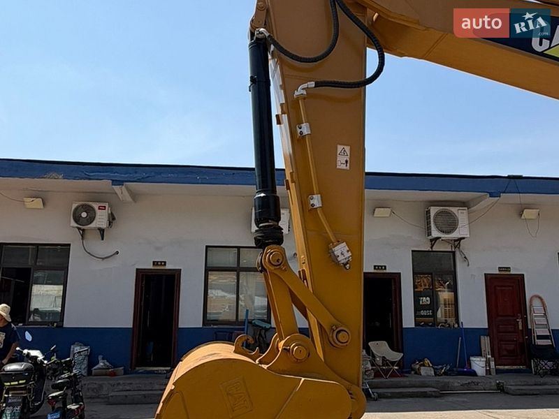 Гусеничный экскаватор Caterpillar 320 2019 в Ровно