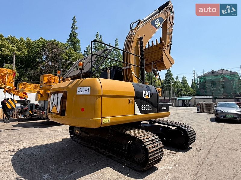 Гусеничный экскаватор Caterpillar 320 2019 в Ровно