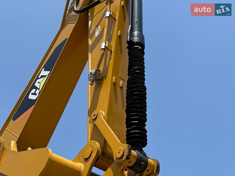 Гусеничный экскаватор Caterpillar 320 2019 в Ровно