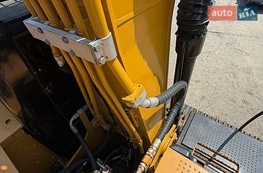 Гусеничный экскаватор Caterpillar 320 2019 в Ровно