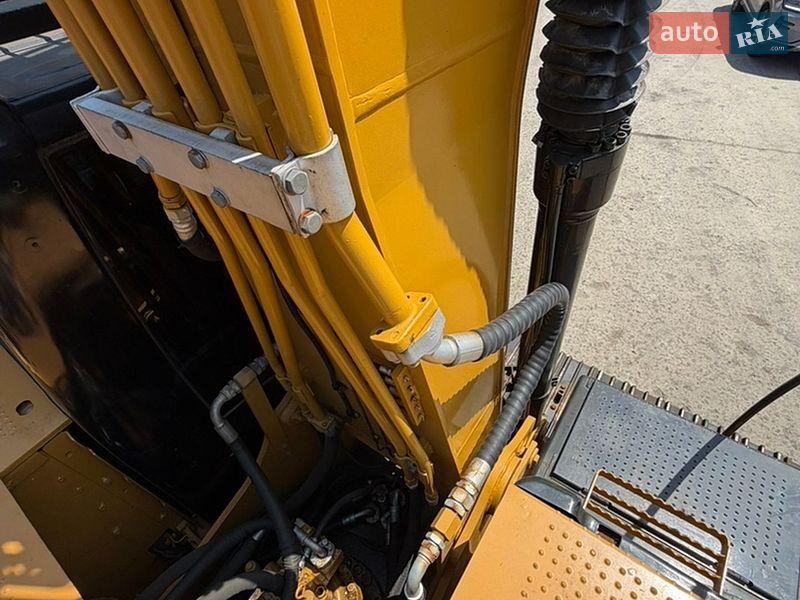 Гусеничный экскаватор Caterpillar 320 2019 в Ровно