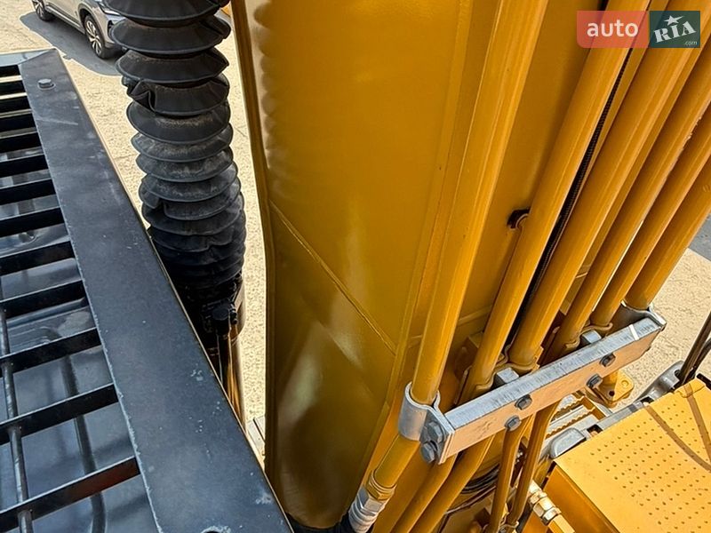 Гусеничный экскаватор Caterpillar 320 2019 в Ровно