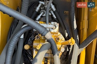 Гусеничный экскаватор Caterpillar 320 2019 в Ровно