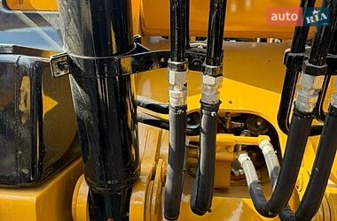 Гусеничный экскаватор Caterpillar 320 2016 в Ровно
