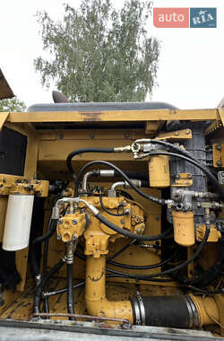 Гусеничный экскаватор Caterpillar 322 2006 в 