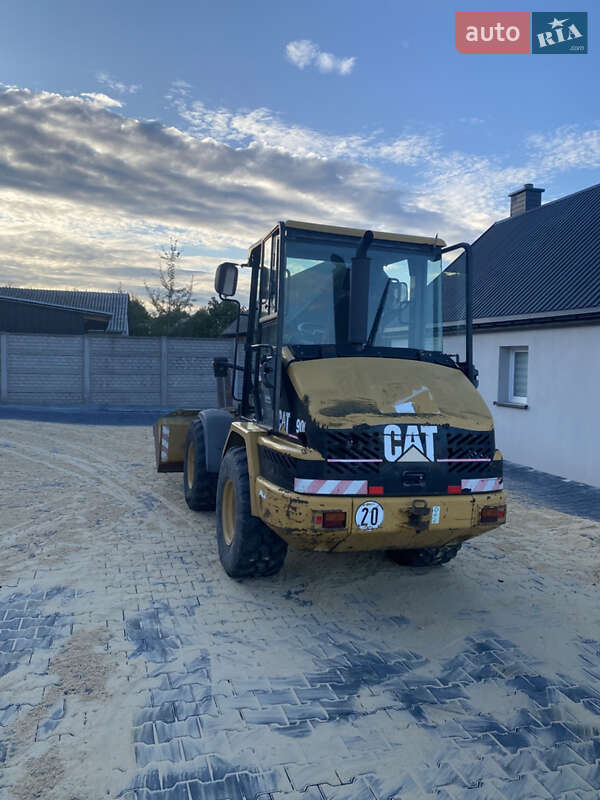 Фронтальный погрузчик Caterpillar 906 2005 в Львове