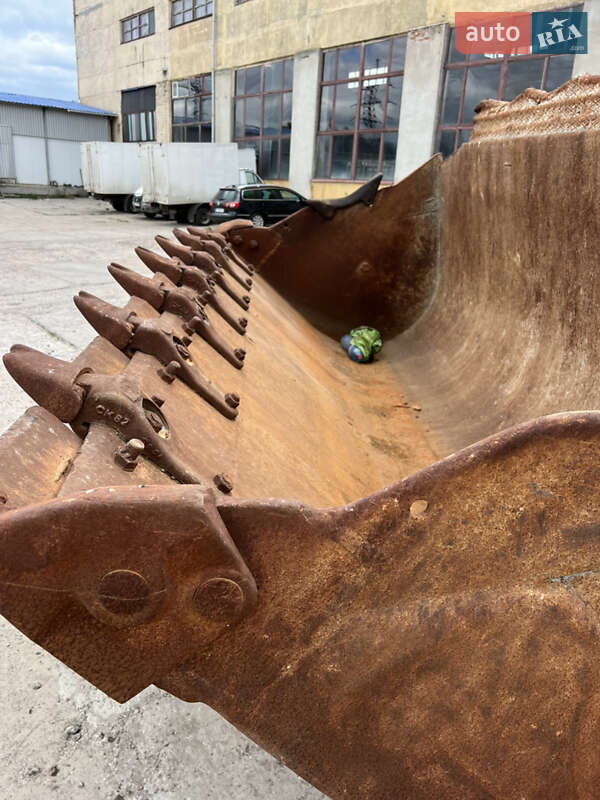 Фронтальні навантажувачі Caterpillar 966 2018 в Чернігові