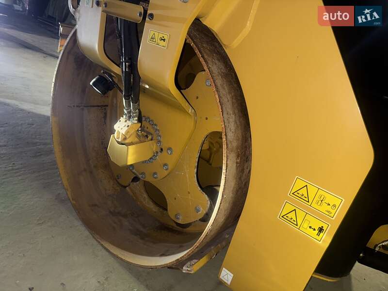 Дорожный каток Caterpillar CB 2021 в Днепре