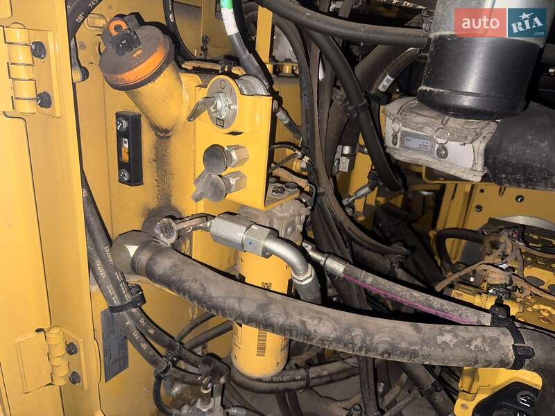 Дорожный каток Caterpillar CB 2021 в Днепре