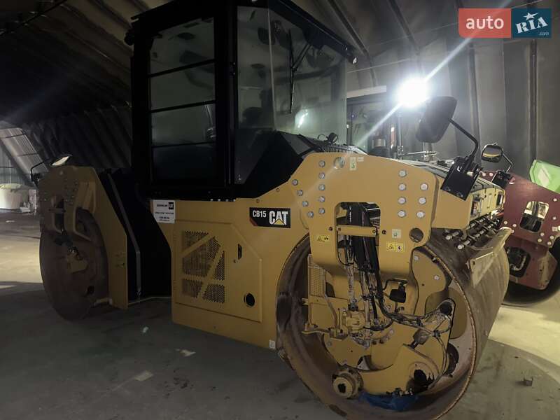Дорожный каток Caterpillar CB 2021 в Днепре