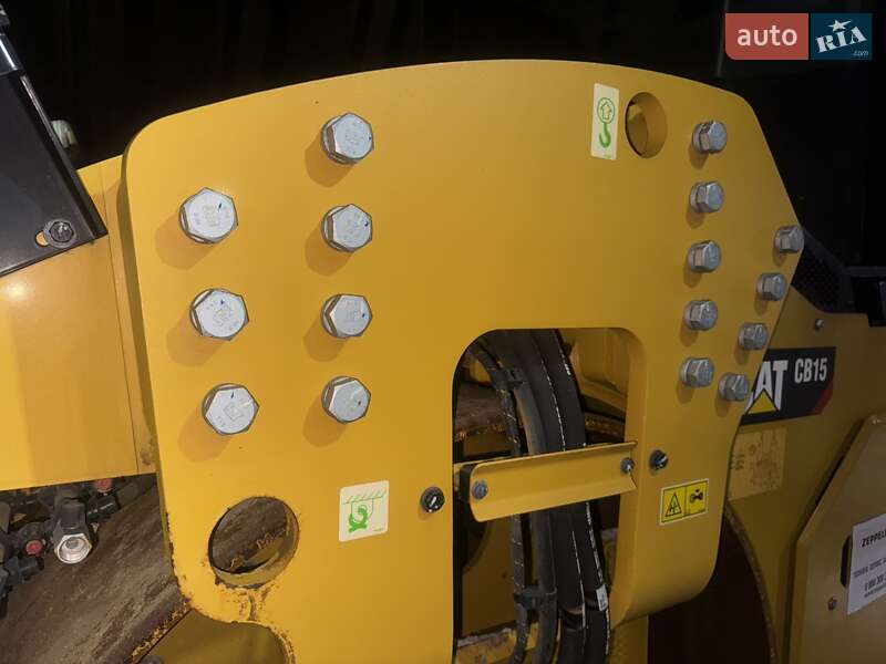 Дорожный каток Caterpillar CB 2021 в Днепре