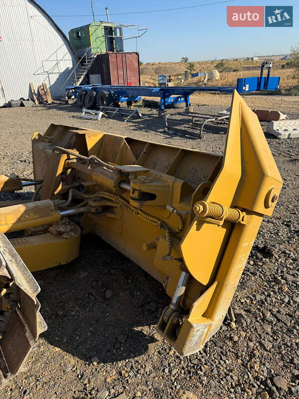 Бульдозер Caterpillar D5 2000 в Великодолинському