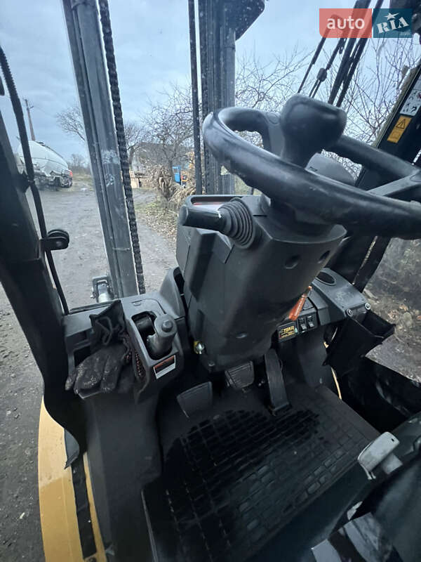 Вилочный погрузчик Caterpillar GP 2017 в Тернополе