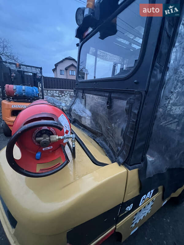 Вилочный погрузчик Caterpillar GP 2017 в Тернополе