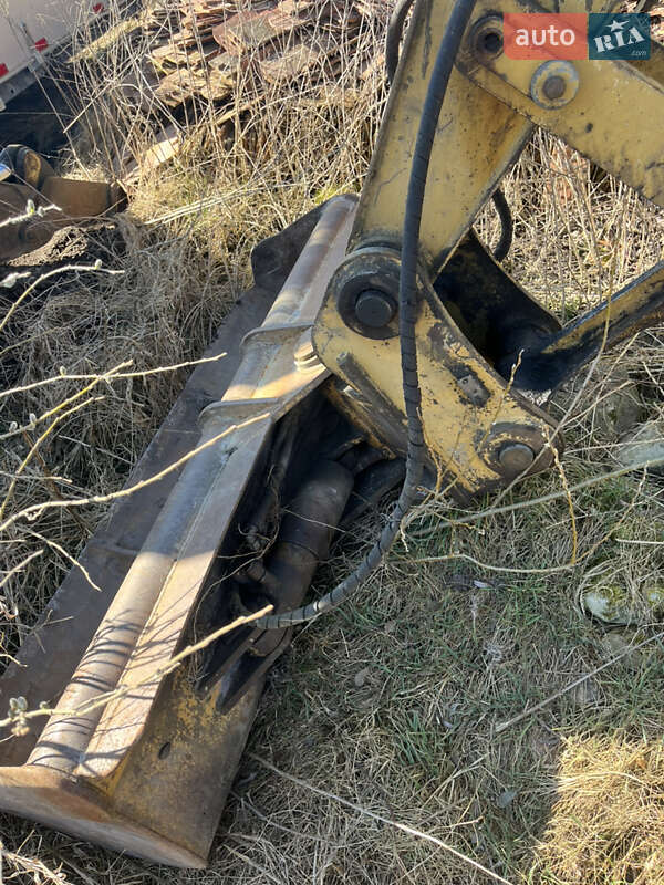 Колесный экскаватор Caterpillar M312 2001 в Косове