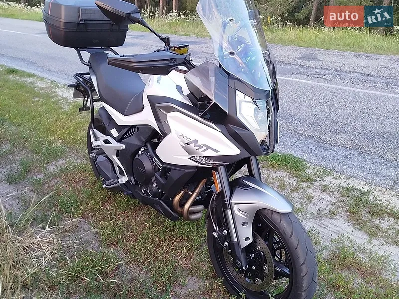 CFMOTO 700MT 2025