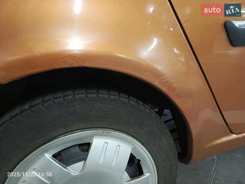 Хетчбек Chana Benni 2008 в Ужгороді