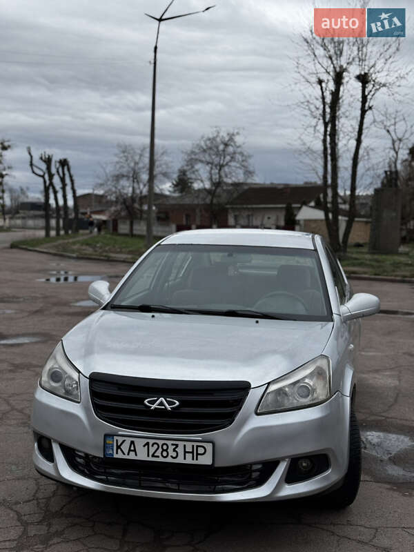 Седан Chery E5 2014 в Коростене