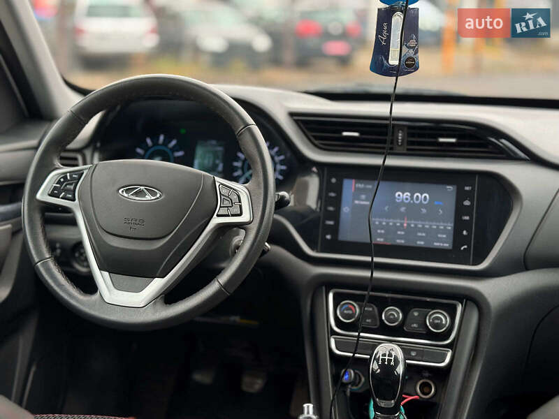 Внедорожник / Кроссовер Chery Tiggo 3 2017 в Киеве