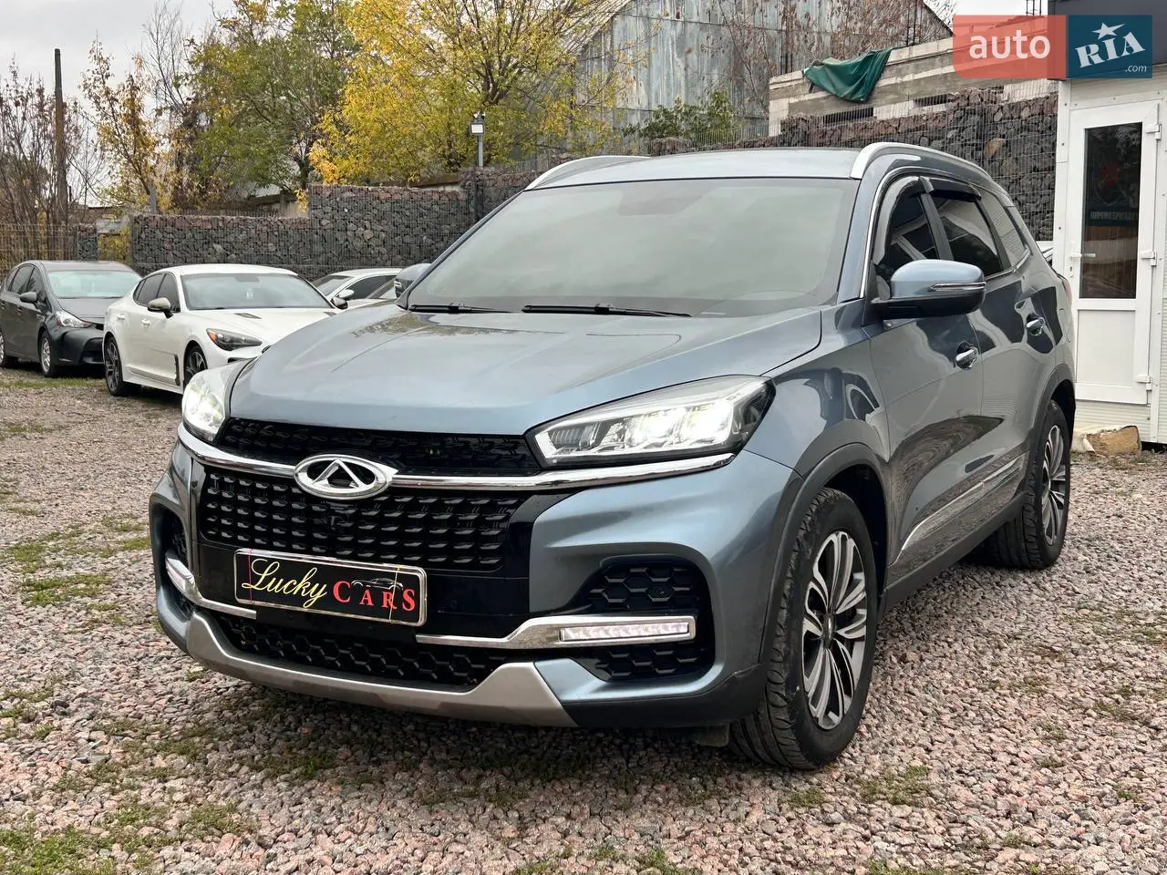 Автомобіль у хорошому технічному та візуальному стані. Придбано у офіційного дилера. Цілком все обслуговування з моменту покупки у дилера є всі записи в сервісній книжці та акти. Повністю обслужений і не потребує вкладень. Оригінальний пробіг. Автомобіль весь у заводському лакофарбовому покритті. Пройдено планове технічне обслуговування із заміною всіх необхідних рідин. Надійний 2-літровий турбований двигун з відмінною динамікою та невеликою витратою палива, додатково встановлено газобалонне обладнання. Гарна комплектація. Чистий та доглянутий шкіряний салон у хорошому стані, монітор, камери 360, передній та задній парктронік, електропривід кришки багажника, підігрів усіх сидінь, двох зонний клімат контроль, безключовий доступ та безліч додаткових опцій для комфортної їзди.
Додаткова інформація за телефоном.
Можливий розрахунок у USDT.