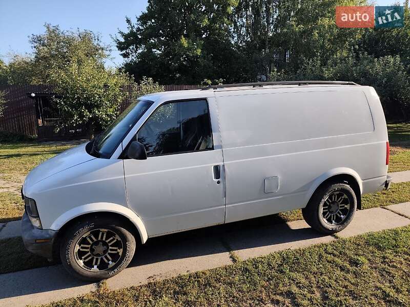 Минивэн Chevrolet Astro 1999 в Погребах