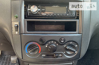 Хетчбек Chevrolet Aveo 2005 в 