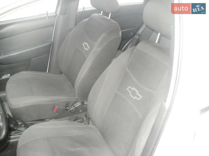 Седан Chevrolet Aveo 2011 в Фастове