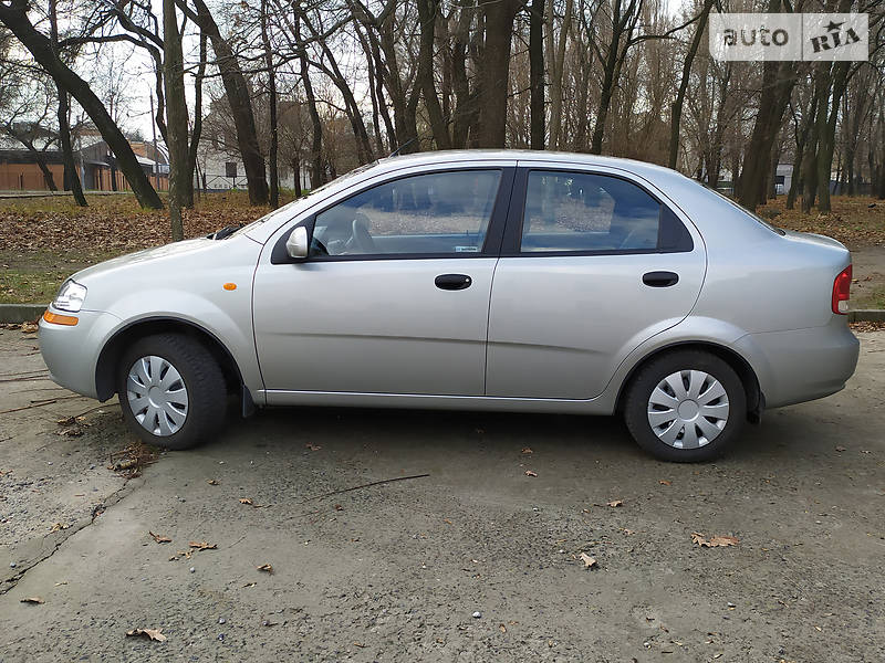 Седан Chevrolet Aveo 2005 в Днепре