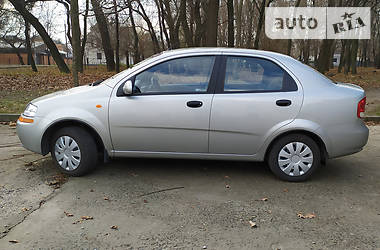 Седан Chevrolet Aveo 2005 в Днепре