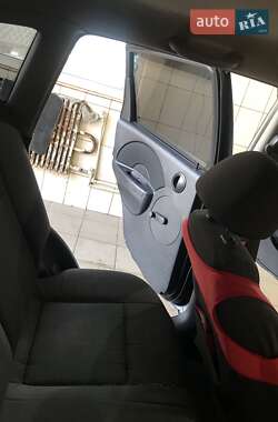 Хэтчбек Chevrolet Aveo 2006 в 