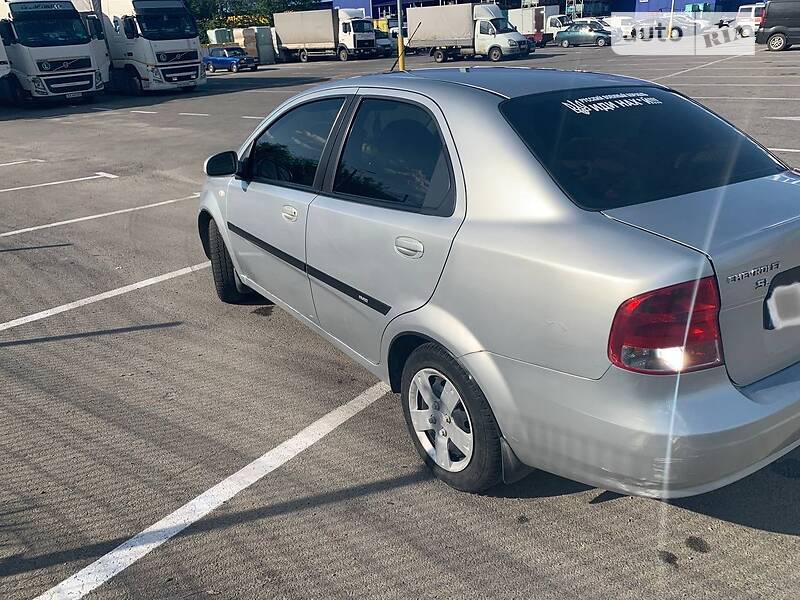 Седан Chevrolet Aveo 2005 в Дніпрі