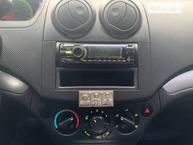 Седан Chevrolet Aveo 2011 в Кривом Роге